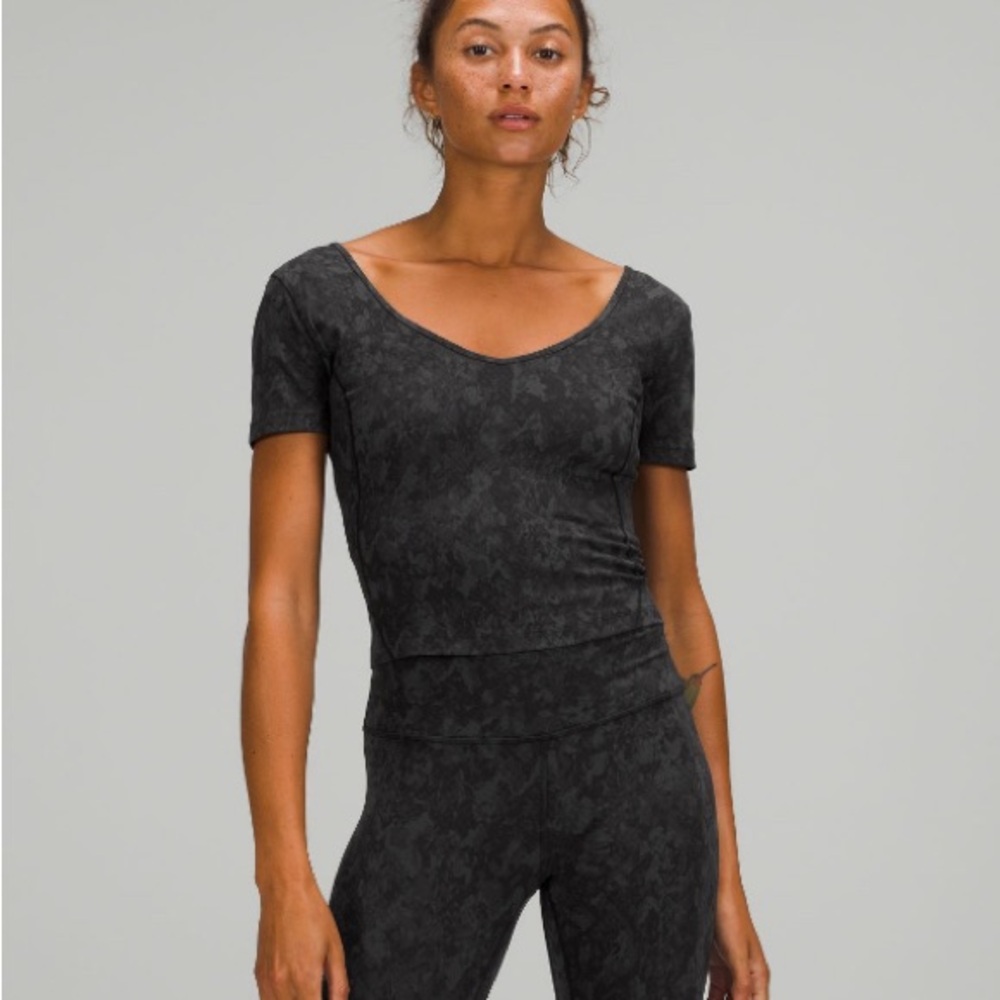 Lululemon patterned wide crop